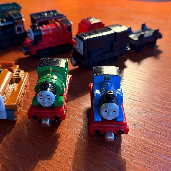 Thomas Train Metal Bundle of Trains and Cars - Picture 3 of 13